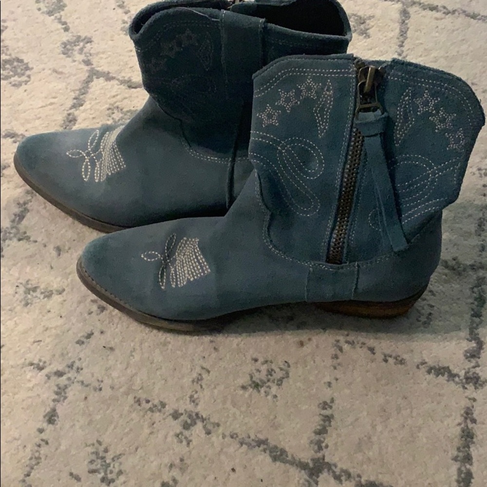 Short boots